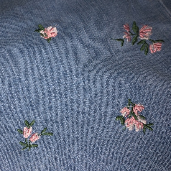 Levis Classic Shorts - Picture 4 of 4